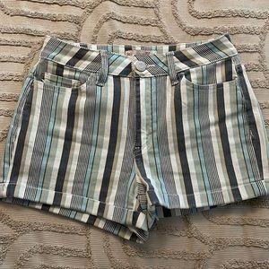 ❤️‍🔥10/$10 SO - striped high rise curvy shortie shorts, size 7/28w